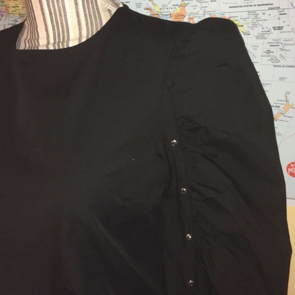 ♠️NEW! H&M Unique Studded Blouse♠️ - Picture 3 of 6